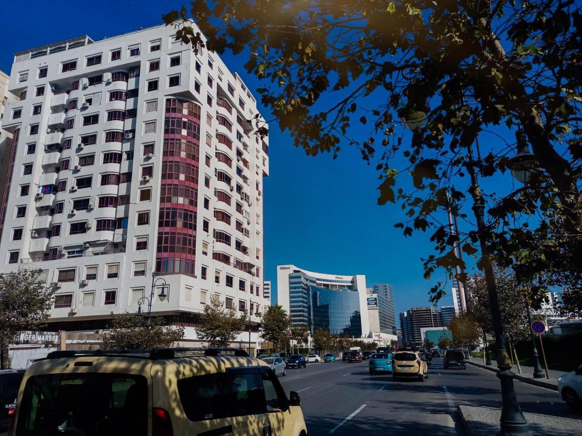 Amazing Appartement Au Centre Ville En Face Hilton & Gare Train De Tgv De Tanger Kültér fotó