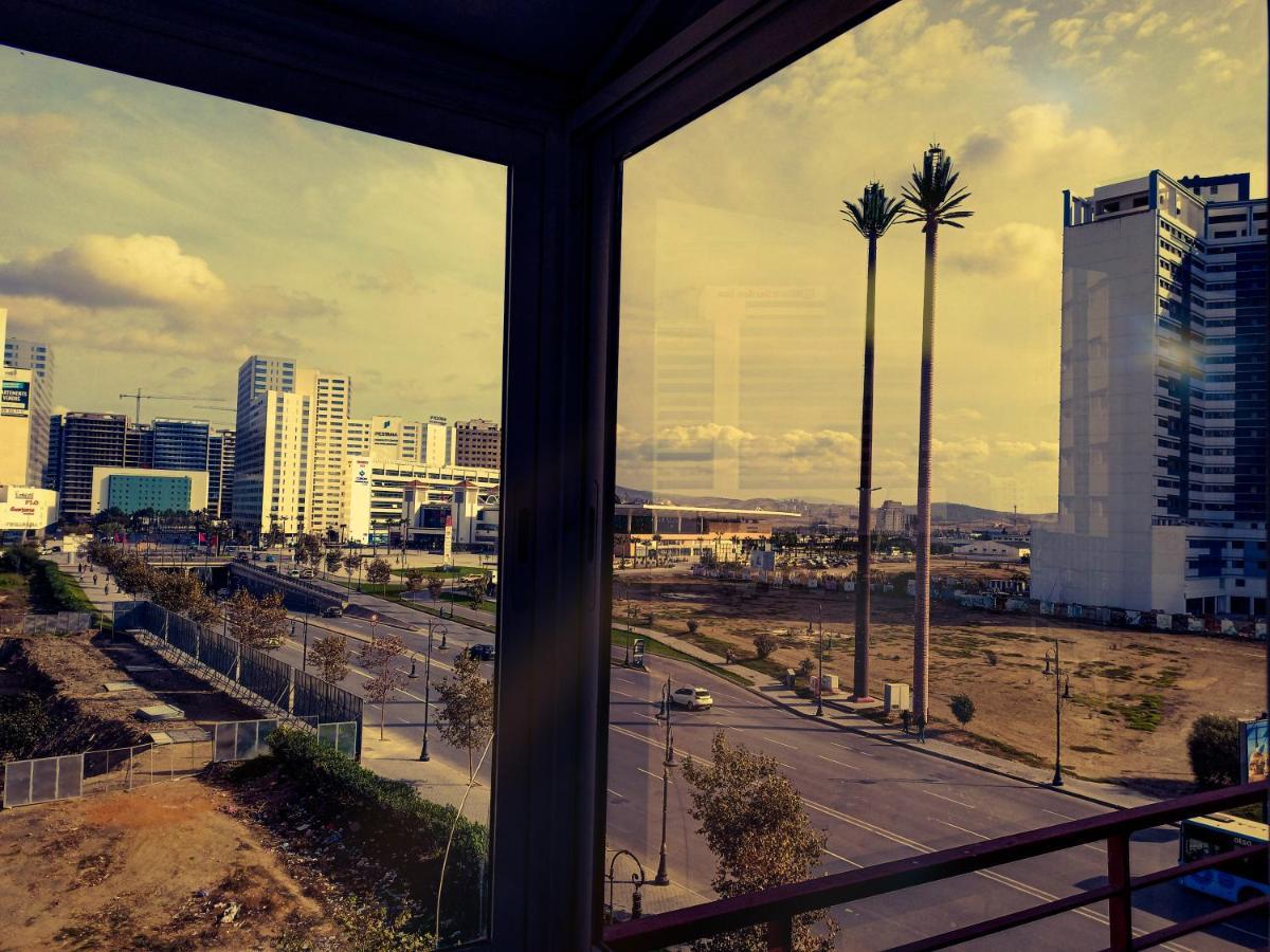 Amazing Appartement Au Centre Ville En Face Hilton & Gare Train De Tgv De Tanger Kültér fotó